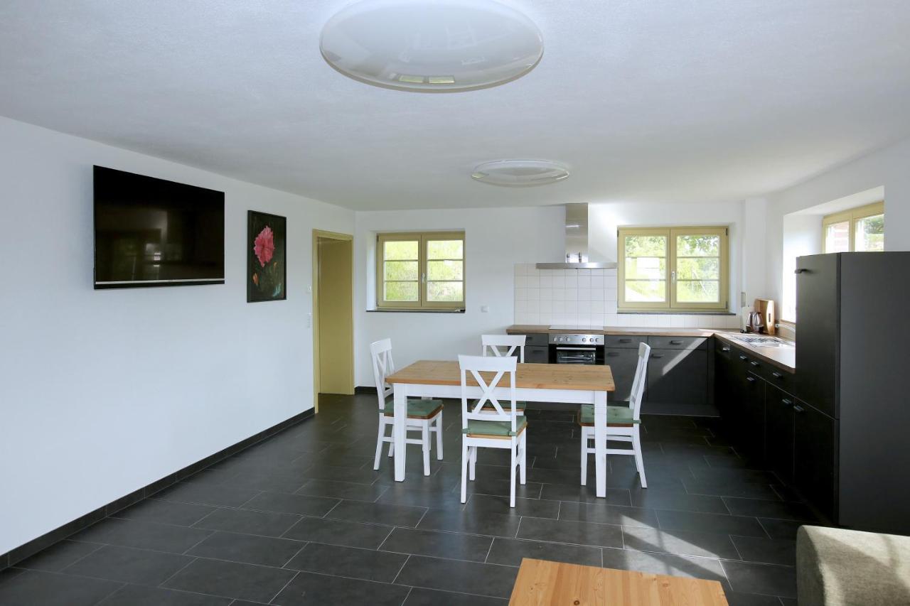 Bahnhof Hohen Mistorf Apartment Bagian luar foto
