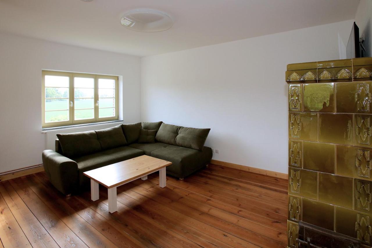Bahnhof Hohen Mistorf Apartment Bagian luar foto
