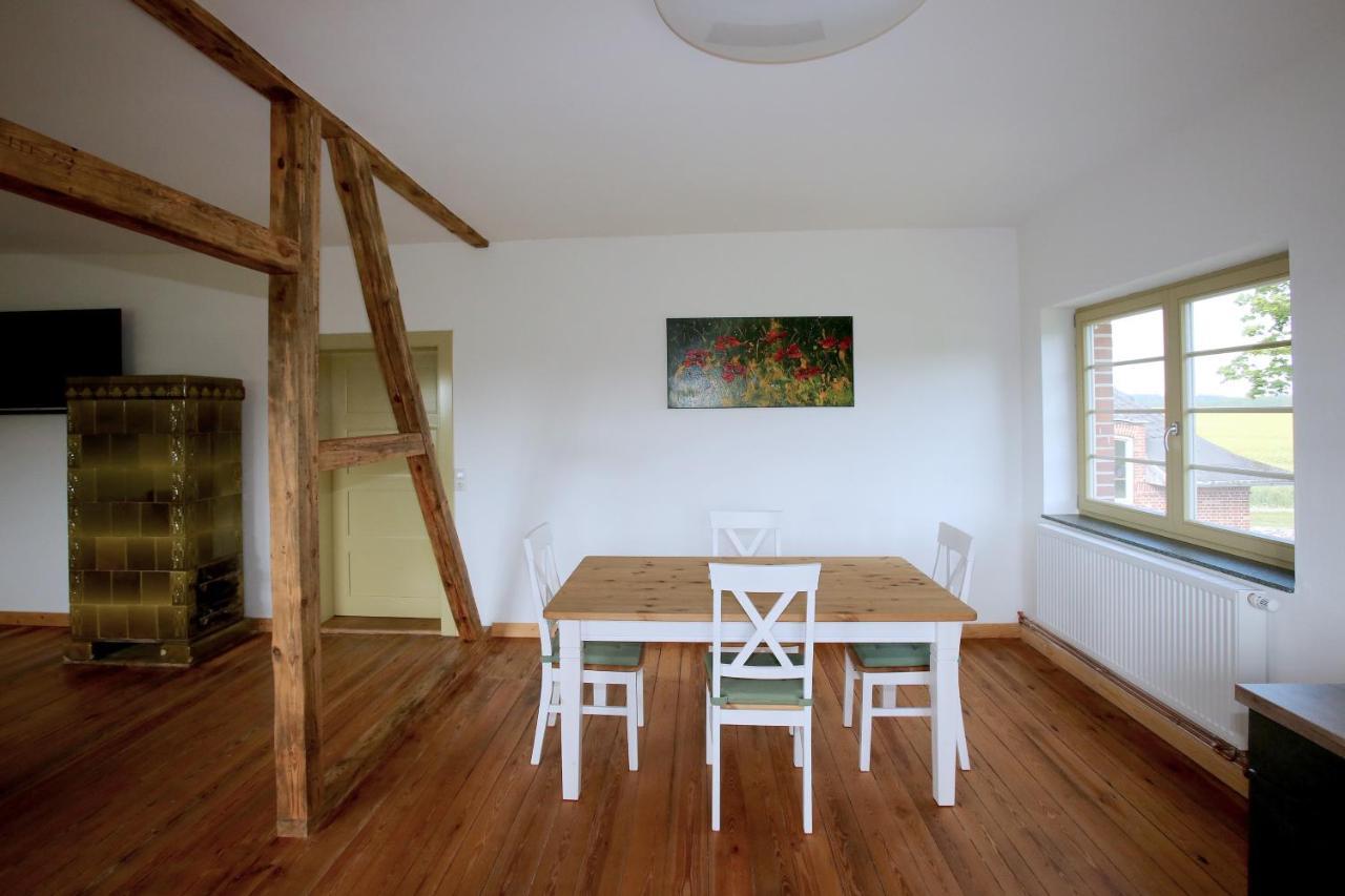 Bahnhof Hohen Mistorf Apartment Bagian luar foto